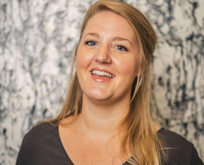 Team-Esther-low-res-halve-mb-01106-845x684